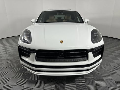 Certified 2025 Porsche Macan image 10