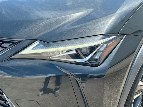 Used 2019 Lexus UX 200 FWD image 27