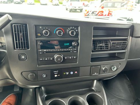 Used 2017 Chevrolet Express 3500 LT w/ LT Preferred Equipment Group image 17