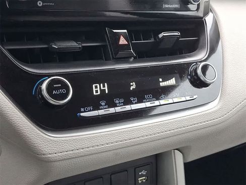 Used 2022 Toyota Corolla Cross LE image 19