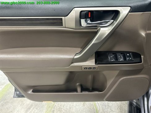 Used 2018 Lexus GX 460 image 27
