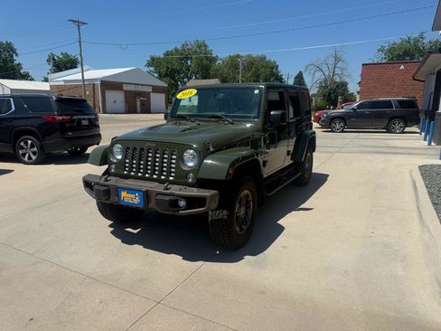 Used 2016 Jeep Wrangler Unlimited Sahara AWD/4WD image 3