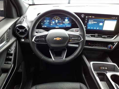 Used 2025 Chevrolet Equinox LT w/ Convenience Package II image 6