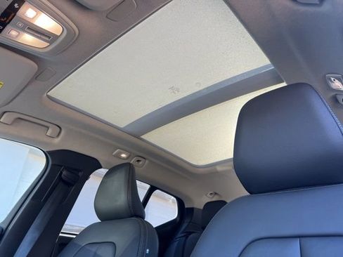 Certified 2025 Volvo XC40 B5 Plus image 29