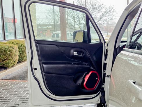 Used 2019 Jeep Renegade Trailhawk image 29