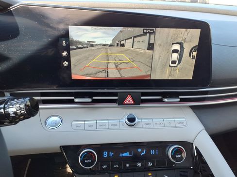 Used 2024 Hyundai Elantra Limited image 18