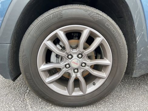 Used 2024 GMC Terrain SLT image 9