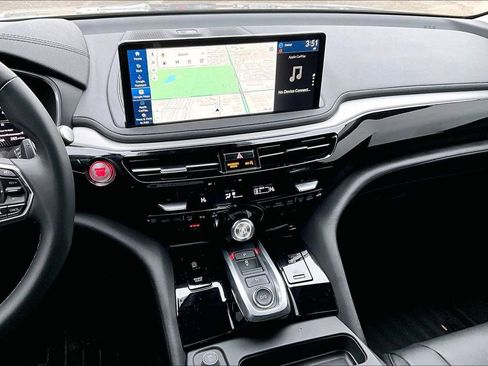 Used 2025 Acura MDX SH-AWD image 9