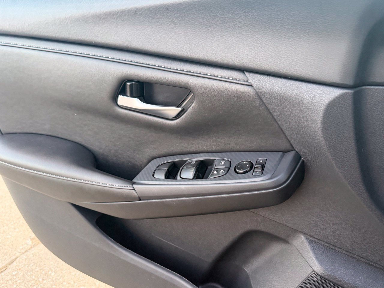 Certified 2025 Nissan Sentra SV FWD image 27