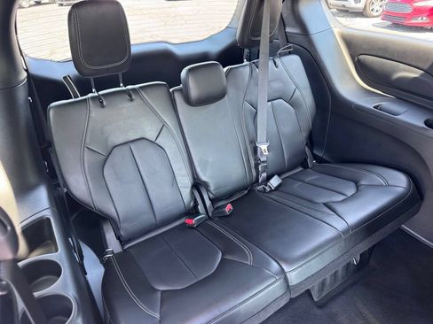 Used 2025 Chrysler Pacifica Select FWD image 26