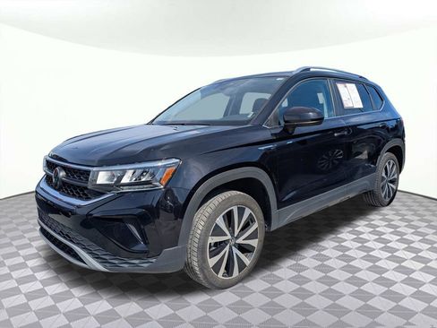 Used 2024 Volkswagen Taos SE image 6