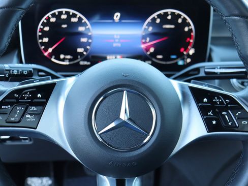 Used 2024 Mercedes-Benz GLC 300 4MATIC w/ Advanced USB Package image 32