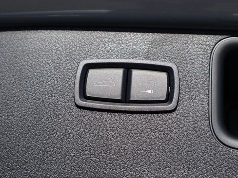 New 2026 Porsche Macan image 18