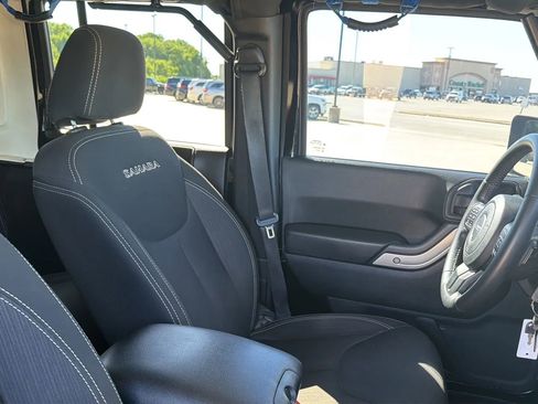 Used 2016 Jeep Wrangler Unlimited Sahara w/ Connectivity Group AWD/4WD image 72