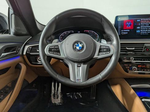 Certified 2022 BMW 530i xDrive w/ M Sport Package image 33