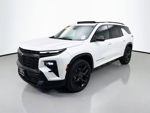 Used 2024 Chevrolet Traverse RS image 4