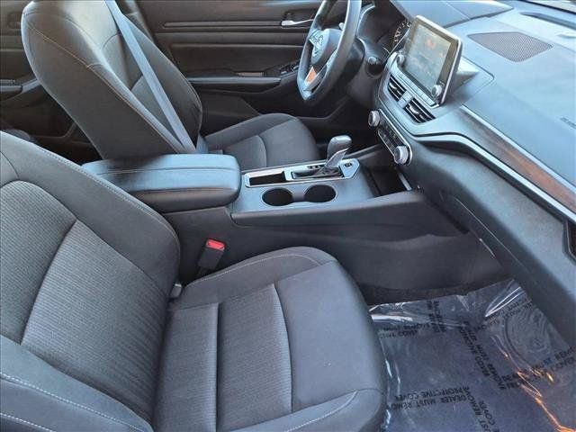 Used 2025 Nissan Altima 2.5 SV FWD image 19