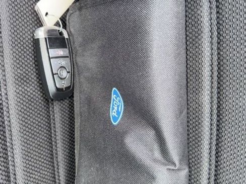 Used 2020 Ford Fusion SE image 24