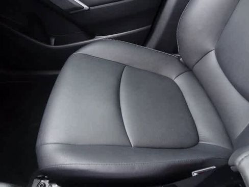 Used 2023 Toyota Corolla Cross XLE image 17