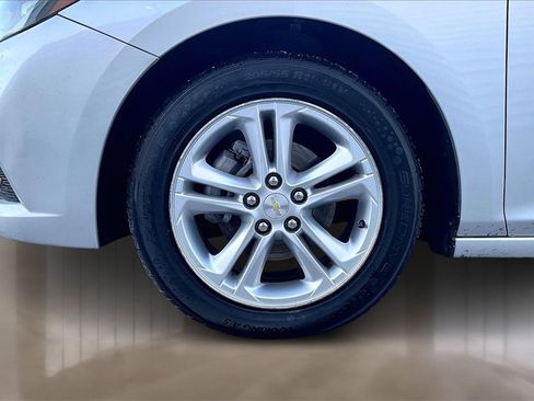 Used 2018 Chevrolet Cruze LT image 8