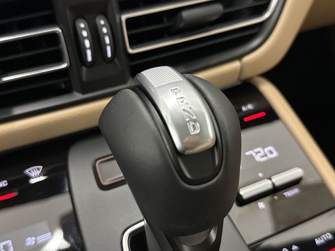 Used 2025 Porsche Macan Turbo AWD/4WD image 25