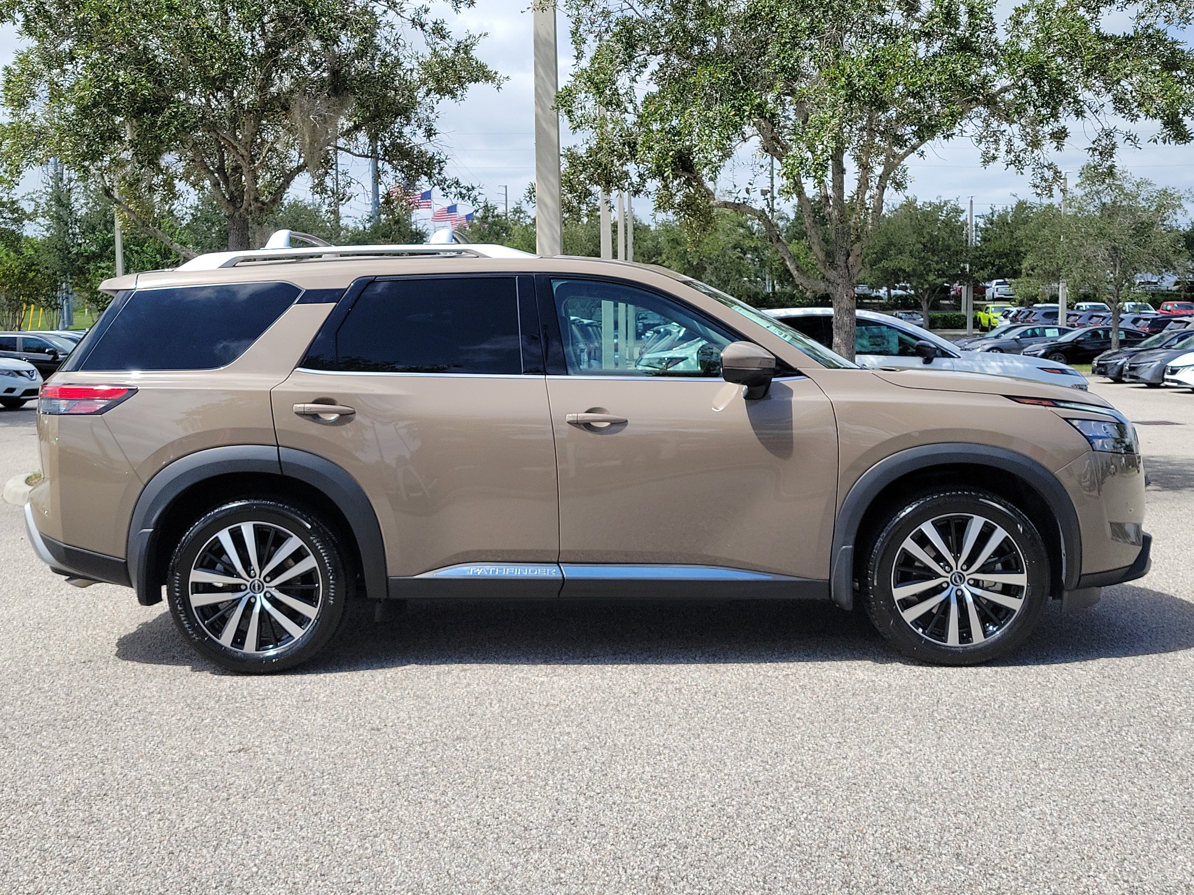 Certified 2025 Nissan Pathfinder Platinum w/ Cargo Package FWD image 4