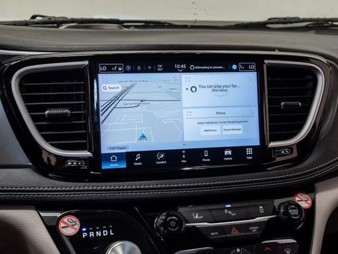 Used 2024 Chrysler Pacifica Limited FWD image 16