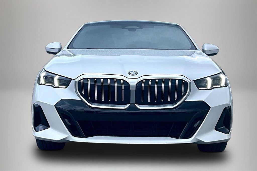 Used 2026 BMW 550e xDrive AWD/4WD image 3