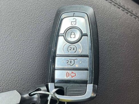 Certified 2025 Ford Explorer Platinum w/ LUX Leather Package AWD/4WD image 4