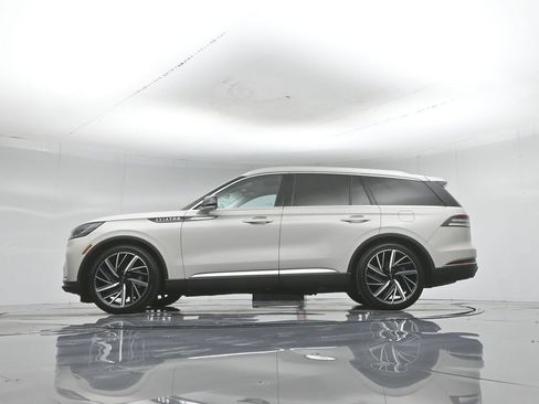 Used 2025 Lincoln Aviator Reserve w/ Equipment Group 201A AWD/4WD image 7