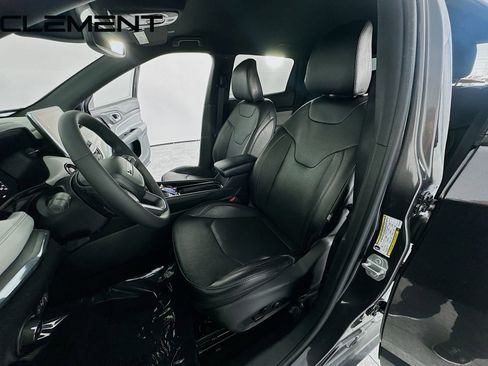 Used 2023 Jeep Compass Limited image 28