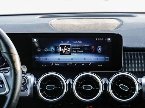 Used 2021 Mercedes-Benz GLB 250 4MATIC image 17