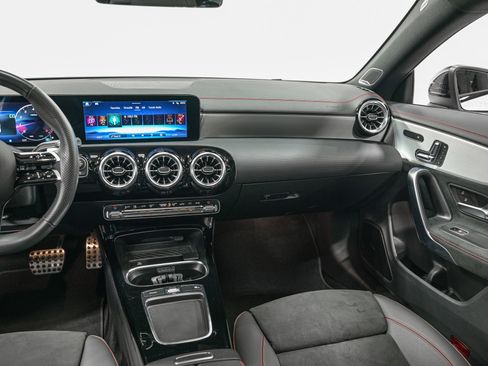 Used 2025 Mercedes-Benz CLA 250 4MATIC image 30