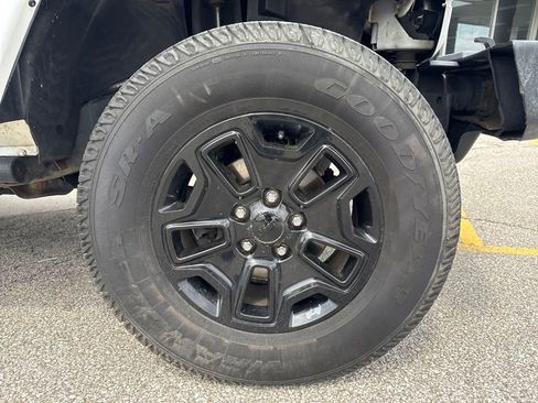 Used 2012 Jeep Wrangler Unlimited Sahara w/ Dual Top Group AWD/4WD image 47