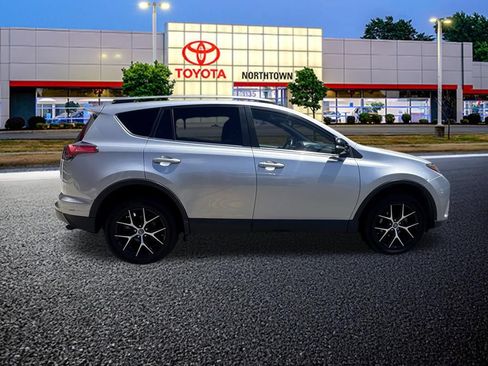 Used 2018 Toyota RAV4 SE w/ Power Extra Value Package AWD/4WD image 30