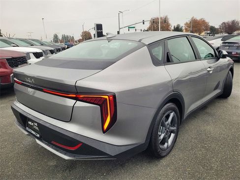 Used 2025 Kia K4 LXS image 4