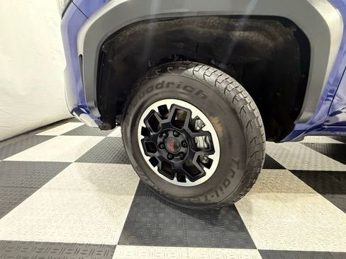 Used 2024 Toyota Tacoma TRD Off-Road image 9