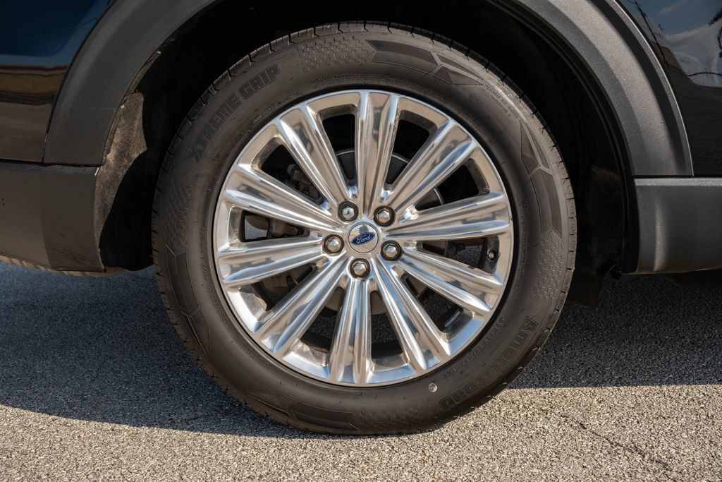 Certified 2022 Ford Explorer Limited w/ Equipment Group 301A RWD image 10