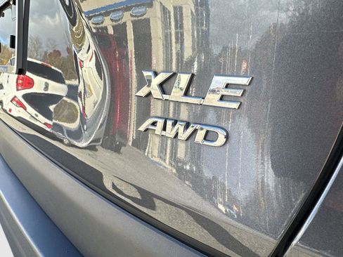 Used 2022 Toyota RAV4 XLE Premium image 42