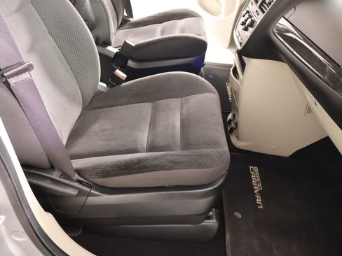 Used 2017 Dodge Grand Caravan SE w/ Power Window Group FWD image 13