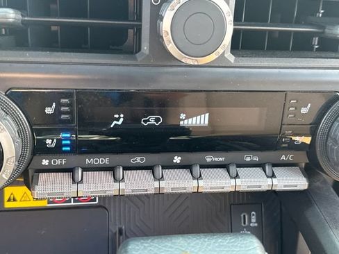 Used 2025 Toyota 4Runner Limited w/ Tow Technology Package AWD/4WD image 23