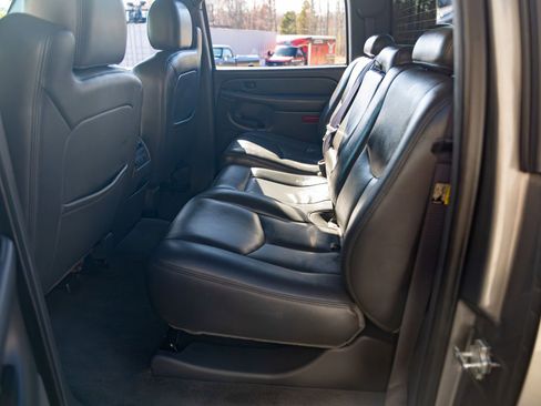 Used 2006 GMC Sierra 2500 SLT w/ Heavy-Duty Power Package image 36