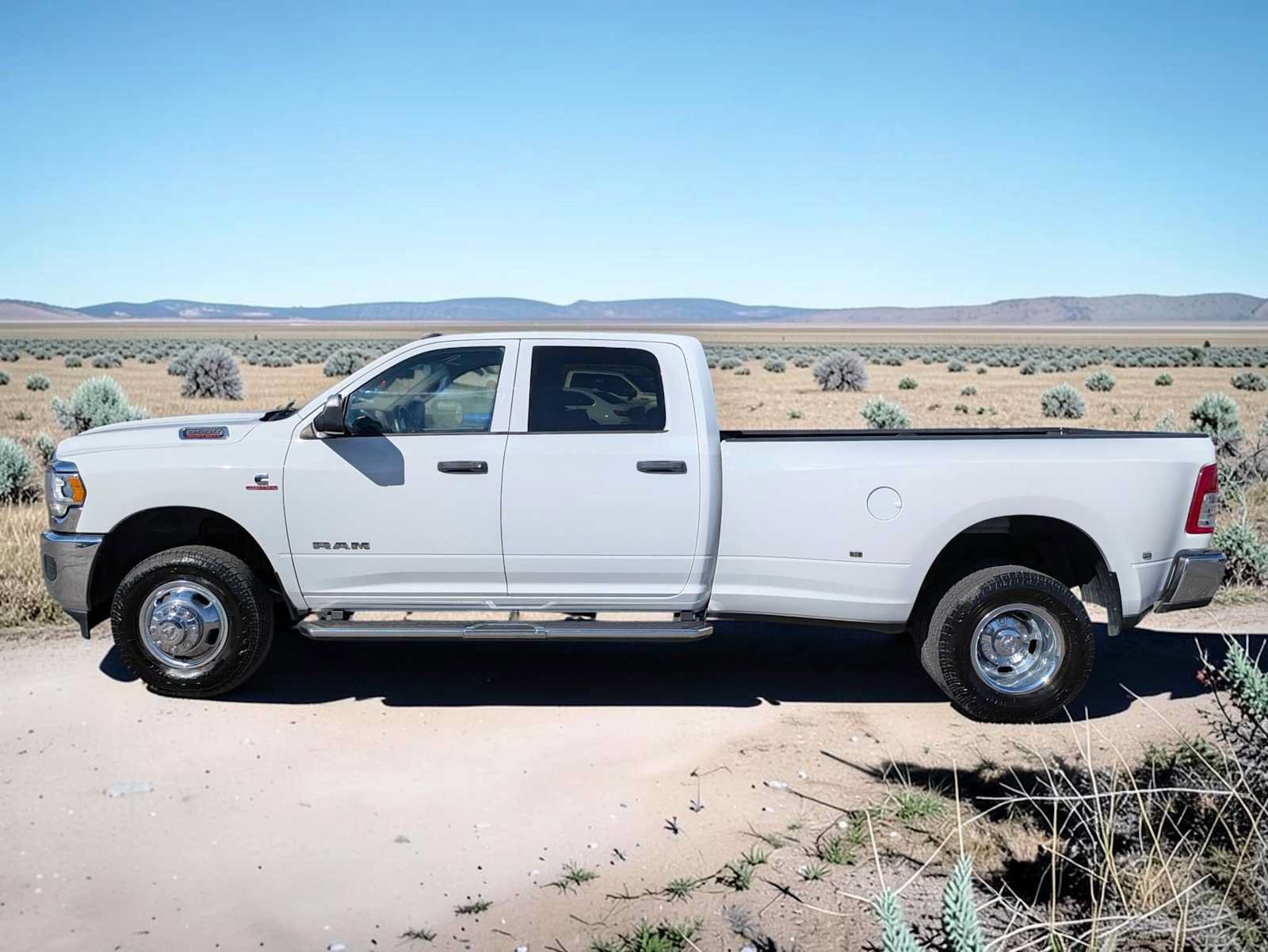 Used 2022 RAM 3500 Tradesman w/ Chrome Appearance Group AWD/4WD image 3