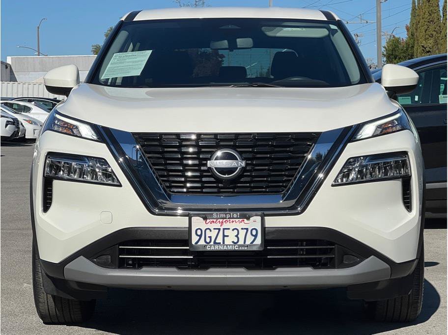 Used 2023 Nissan Rogue SV FWD image 2