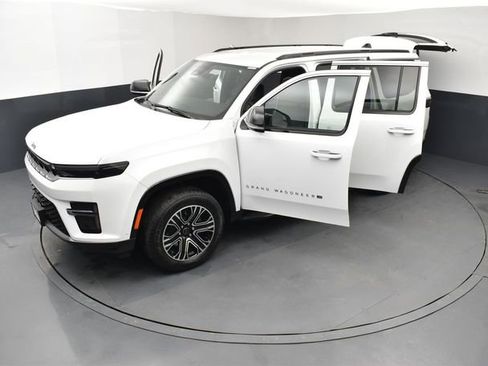 New 2026 Jeep Grand Wagoneer 4WD w/ 8-Passenger Seating Package image 27
