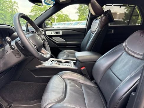 Used 2020 Ford Explorer Platinum w/ Premium Technology Package AWD/4WD image 23
