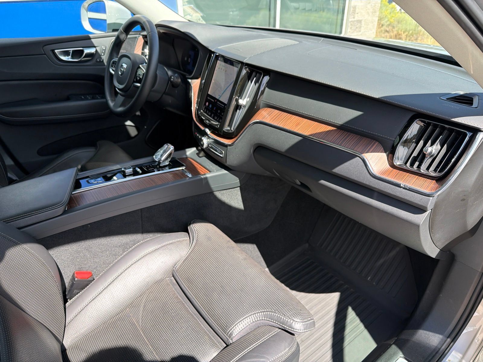 Used 2023 Volvo XC60 B5 Ultimate w/ Climate Package AWD/4WD image 28