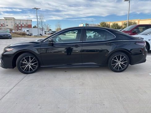 Used 2024 Toyota Camry SE image 5