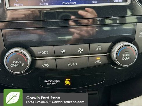 Used 2019 Nissan Rogue SV FWD image 15