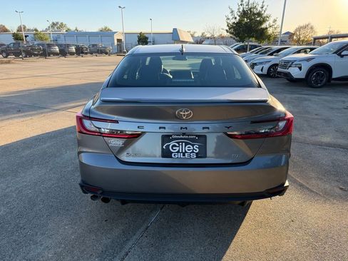 Used 2025 Toyota Camry SE image 4